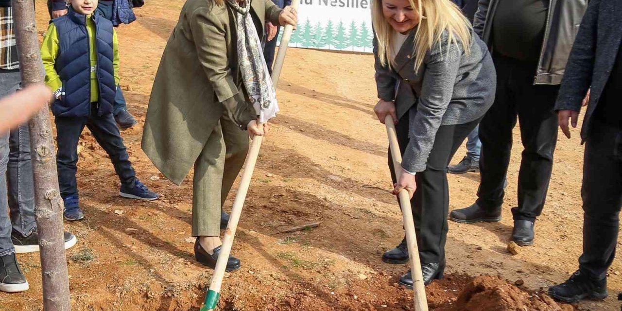 Büyükşehir, ODTÜ mezunları derneği iş birliğinde 5 bin metrekarelik alanı ağaçlandırdı