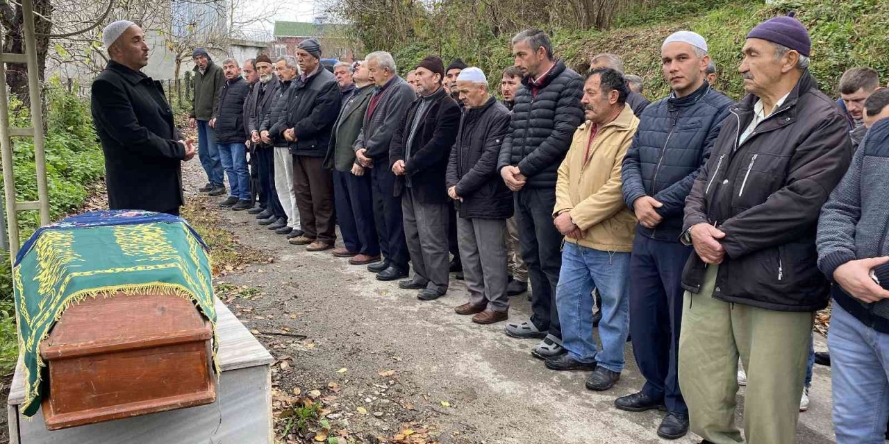 Bartın’da kocası tarafından öldürülen kadın toprağa verildi