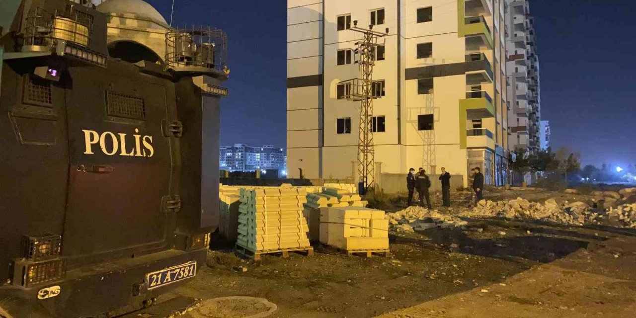 Diyarbakır’da elektrik direğine çıkan genç hayatını kaybetti