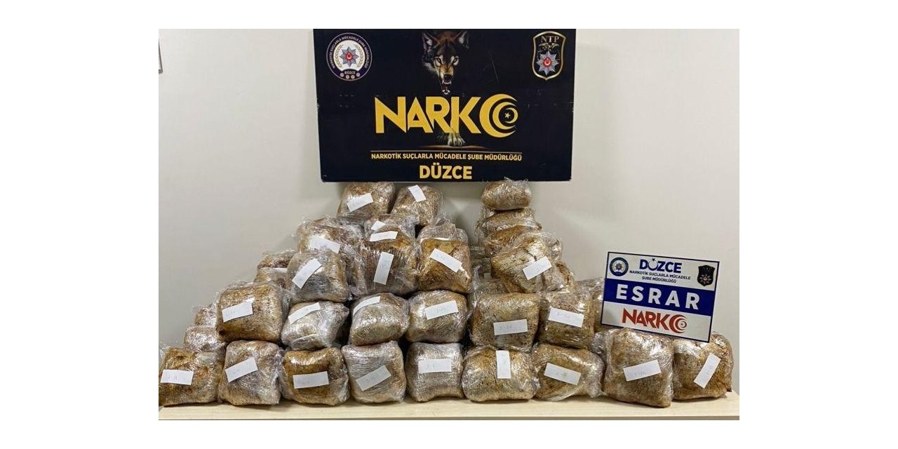 Kargo aracında valizlerin içinden torba torba uyuşturucu çıktı