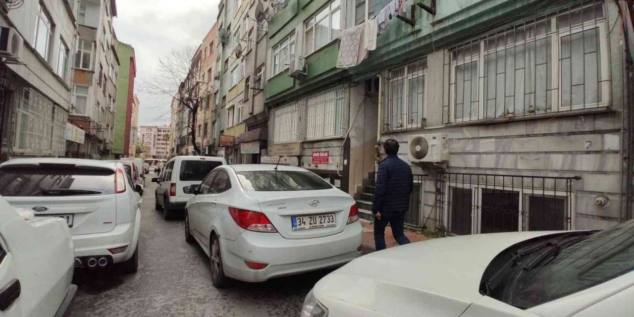 Fatih’te döverek öldürdükleri adamı sokağa attılar, polis aynı gün yakaladı