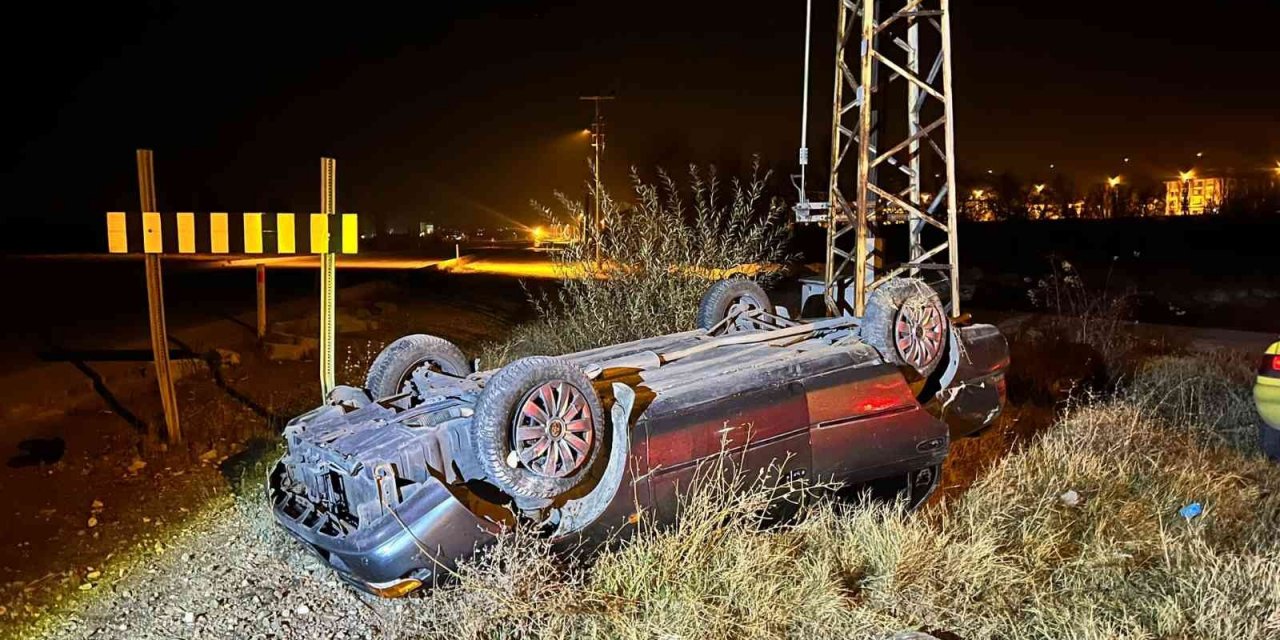 Takla atıp ters dönen araçta 3 kişi yaralandı