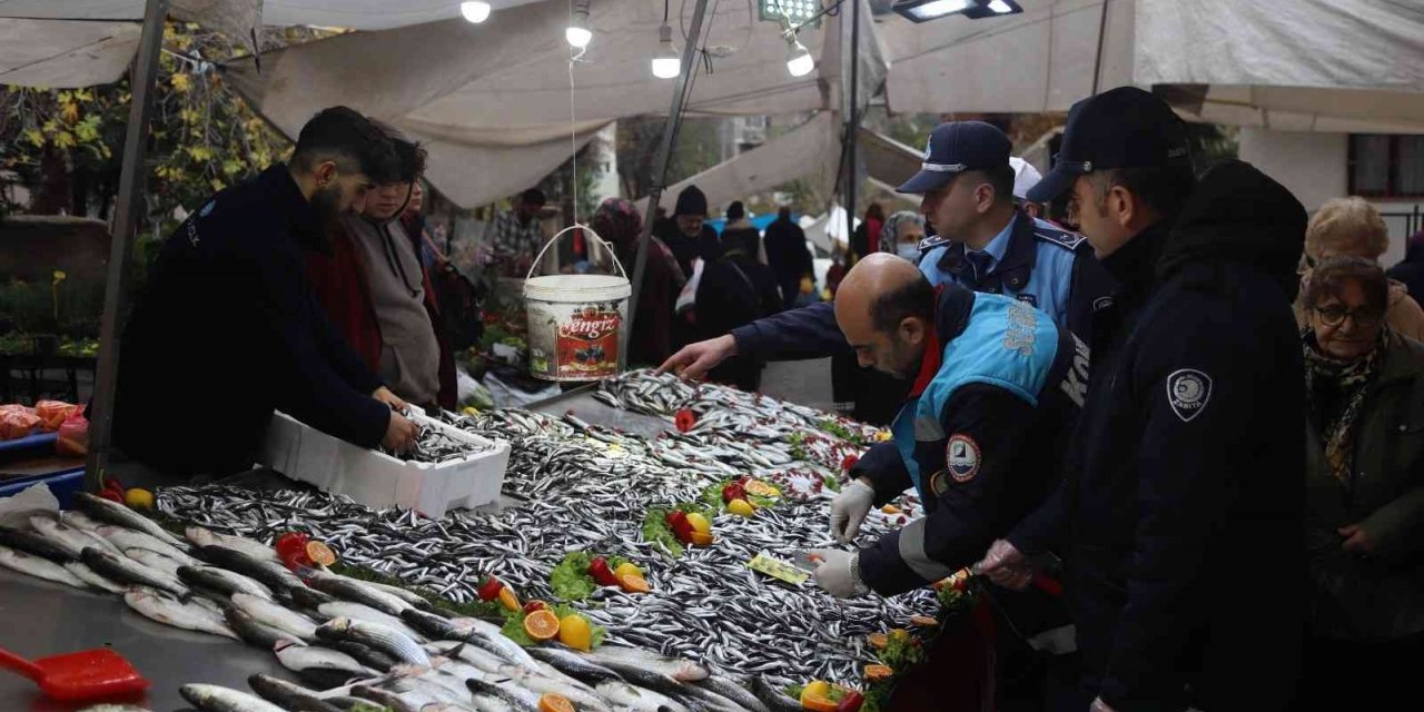 Kartal’da, balık tezgâhlarına sıkı denetim