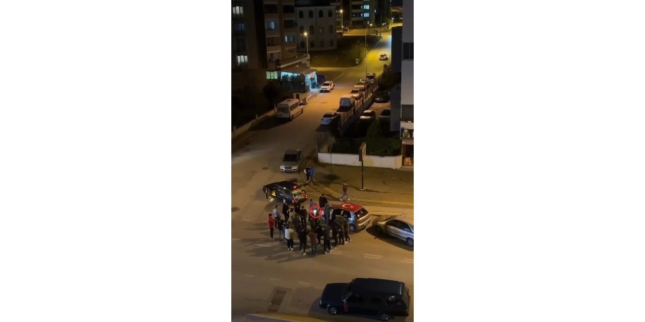 Böyle eğlence olmaz..Yarı otomatik tüfekle havaya defalarca ateş açtı