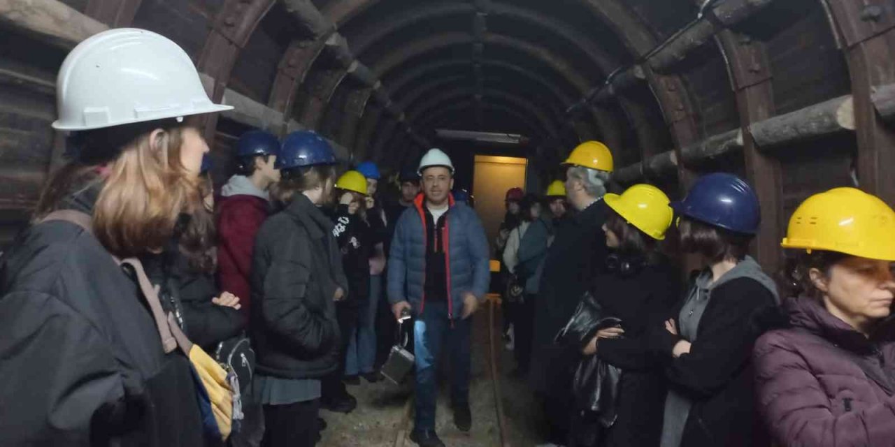 Öğrencilerinden madencilere destek