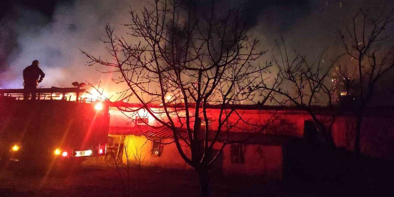 Depoda çıkan yangın korkuttu