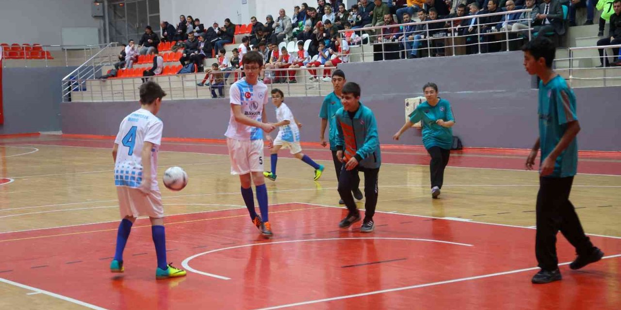 Uşak’ta dezavantajlı çocuklar spor için bir araya geldi