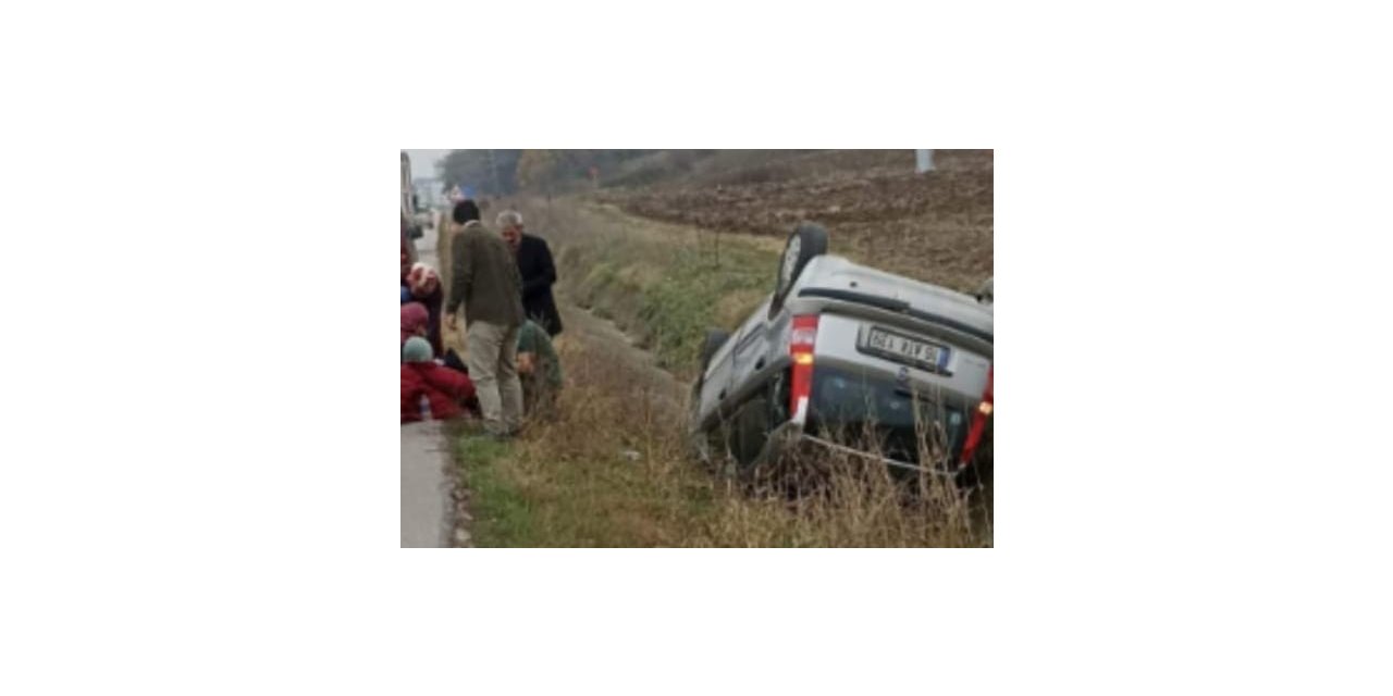 Kanala düşen otomobilden sağ çıktılar