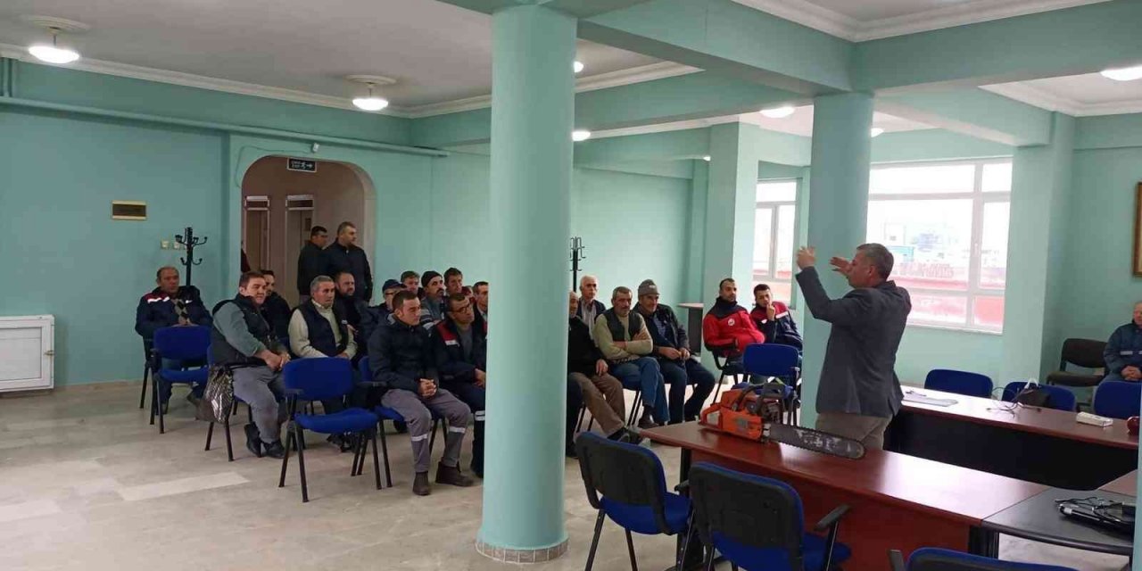 Mustafakemalpaşa’da ağaç kesimi kursu