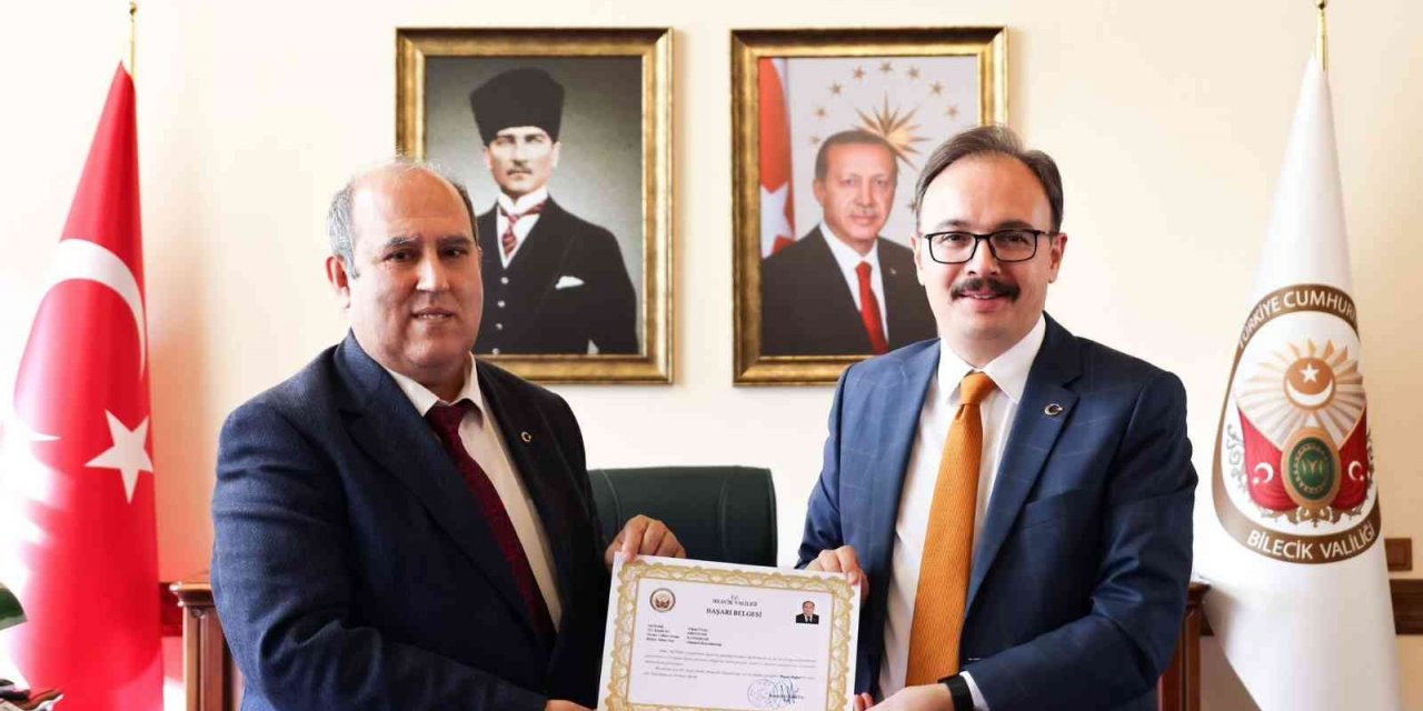 Vali Kızılkaya’dan Kaymakam Ünal’a başarı belgesi