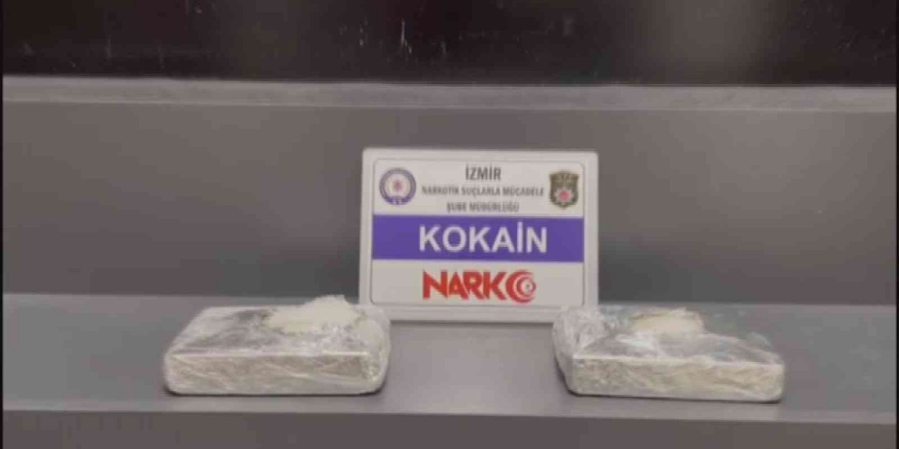 İzmir’e yolcu otobüsü ile 2 kilogram kokain getiren zehir taciri kadın yakayı ele verdi