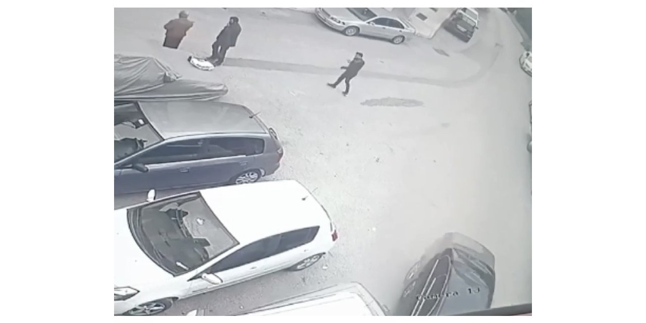 Bursa’da virajı alamayan sürücü, park halindeki otomobile böyle çarptı