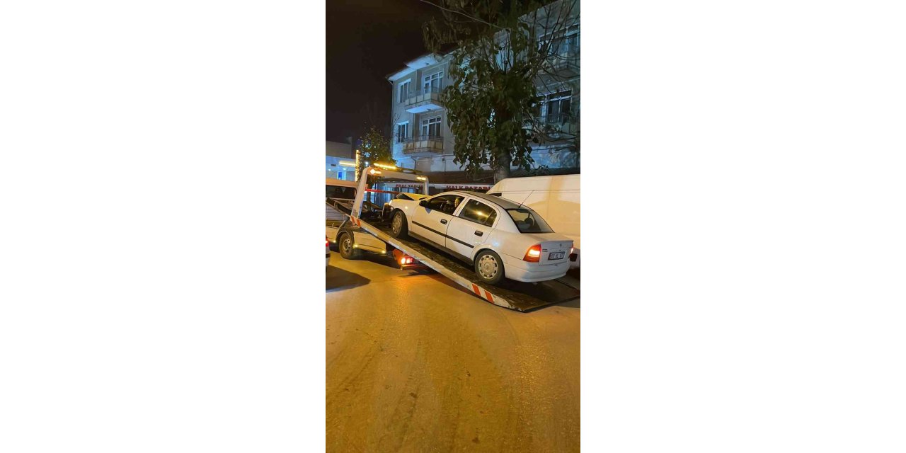 Alkollü sürücü kullandığı araçla 4 araca çarpıp kaçtı