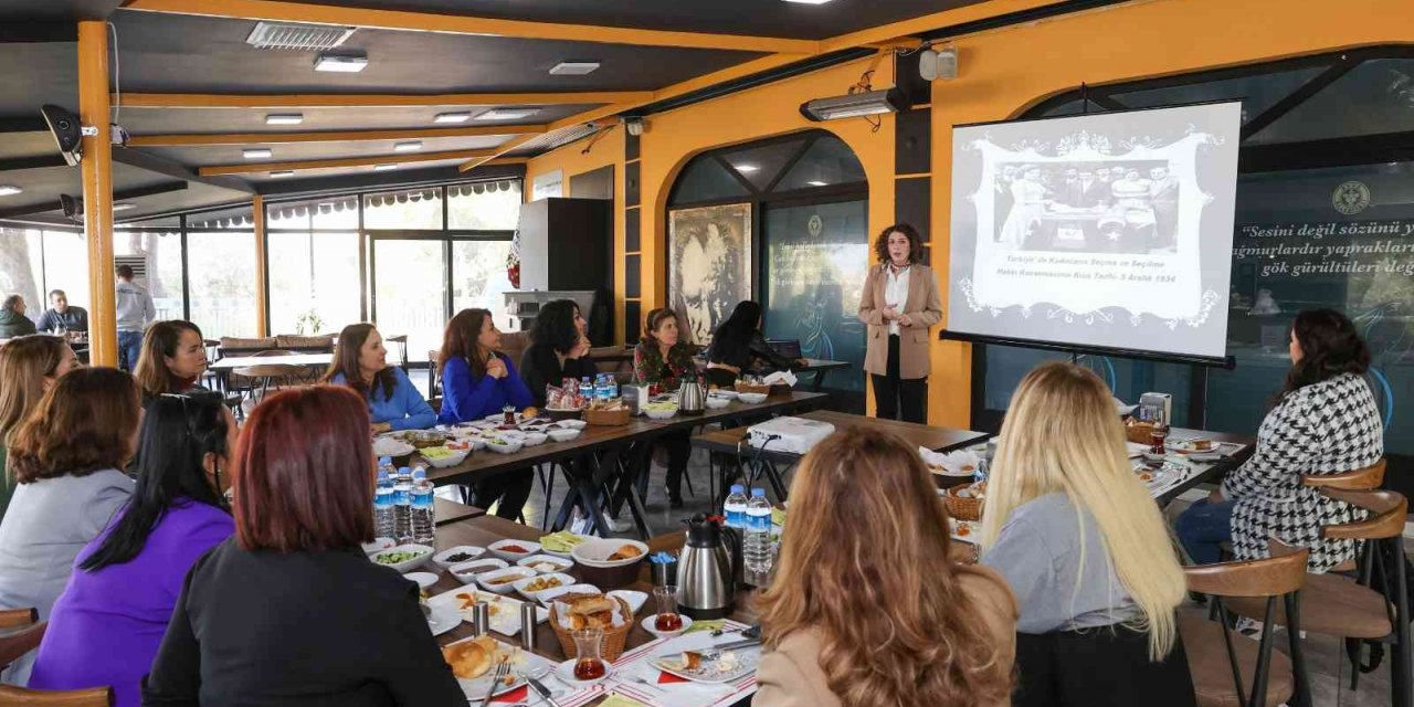 Buca’da Türk kadınının onur gününe özel kutlama