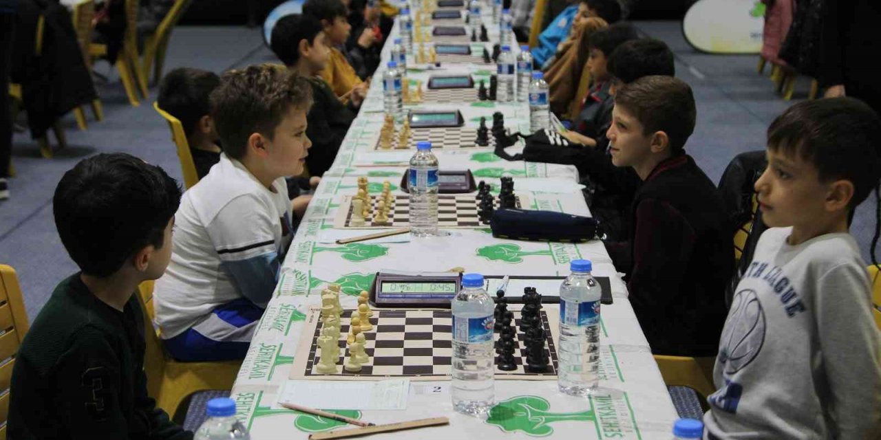 Kurtuluş kupası etkinliklerinde 250 sporcu hamle yaptı