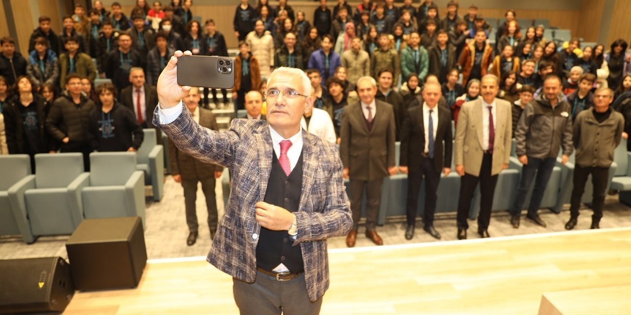 Başkan Güder, öğrencilerle söyleşi yaptı
