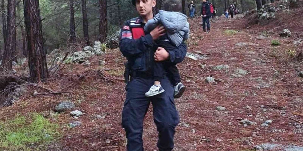 Jandarma göçmen kaçakçılığı yapan suç örgütünü çökertti