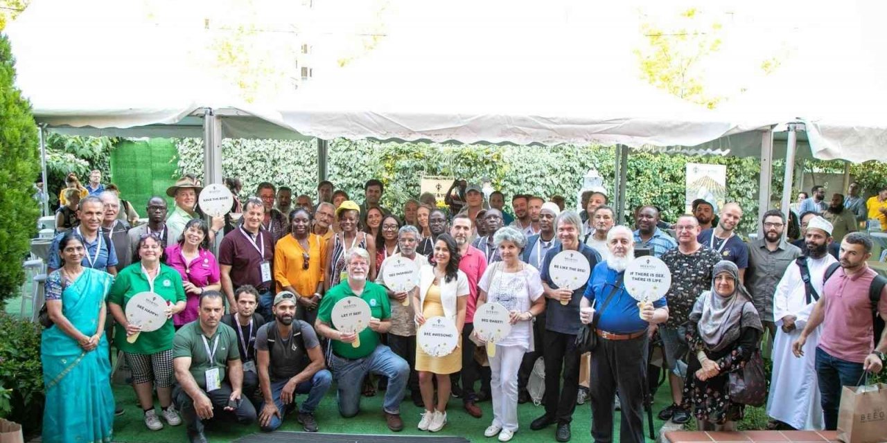 Dünya Arıcılık Kongresi katılımcıları Anadolu Arı ürünlerini incelendi