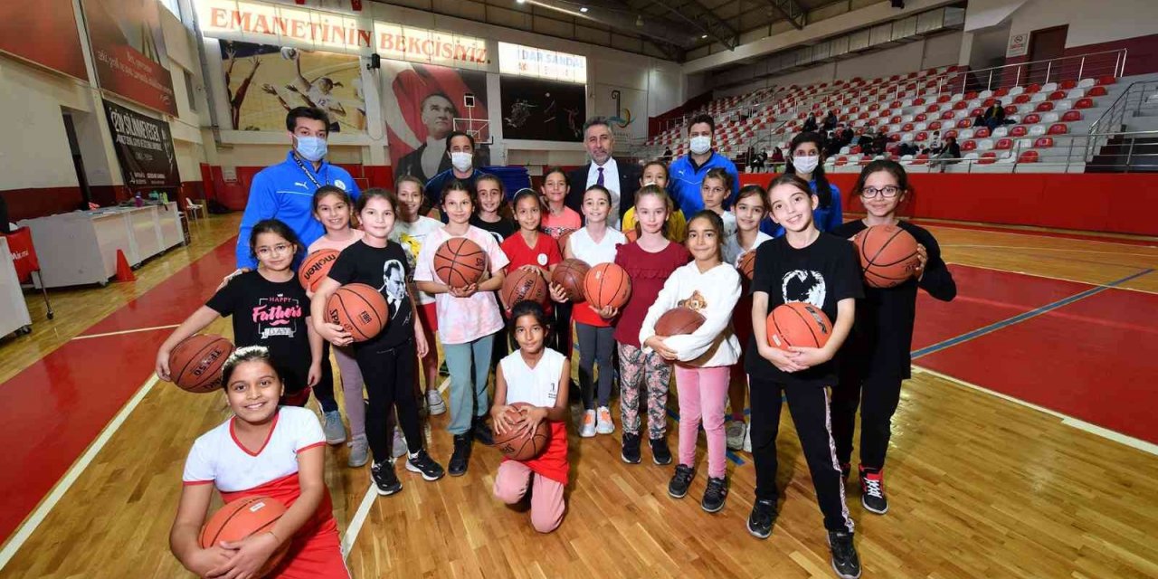 Bayraklı’nın spor sahaları yenileniyor