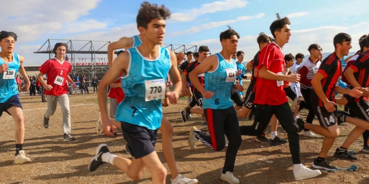 170 atlet ter döktü