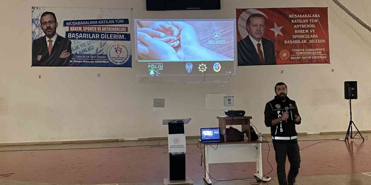 Maltepe’de ebeveynlere narkorehber semineri verildi