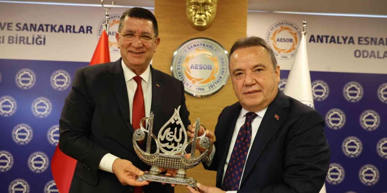 Başkan Böcek:"Esnafla rekabet içinde değiliz"