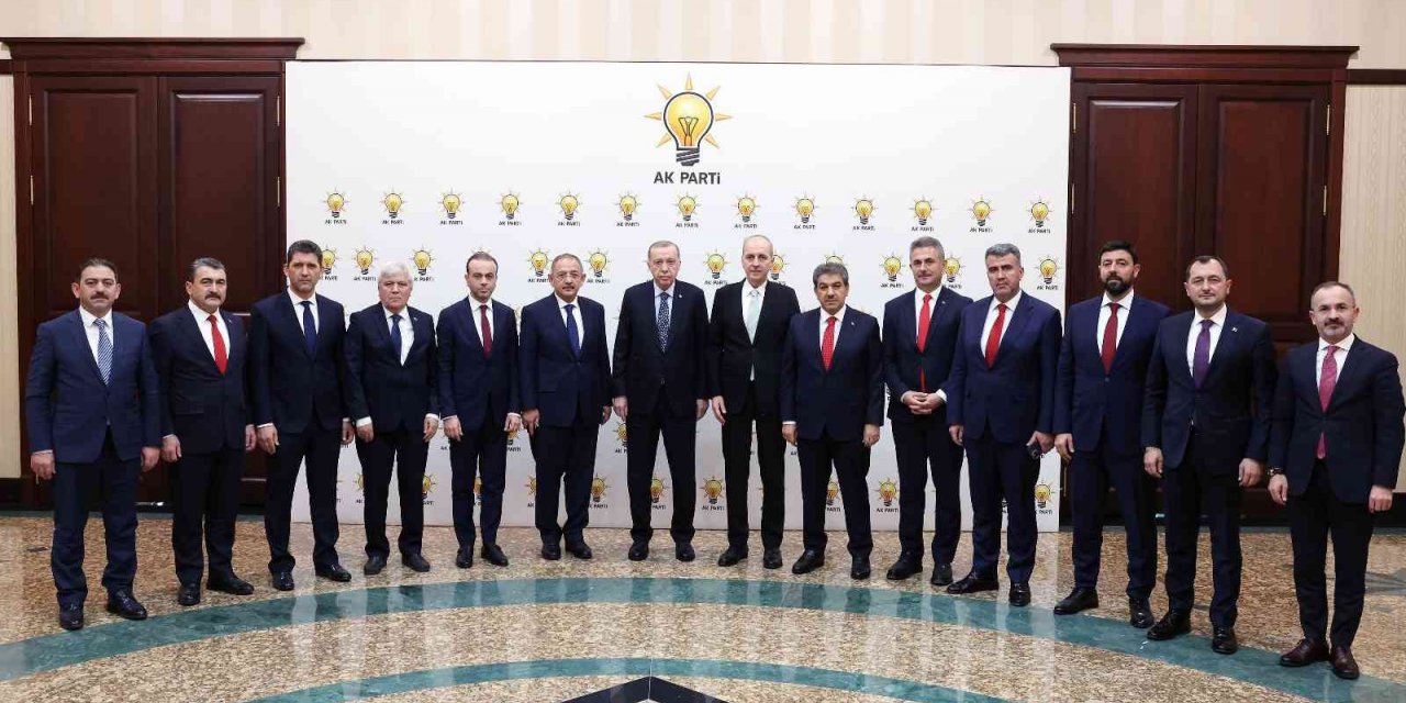 Cumhurbaşkanı Recep Tayyip Erdoğan, 11 Büyükşehir Belediye Meclisinin AK Parti Grup Başkanvekillerini kabul etti