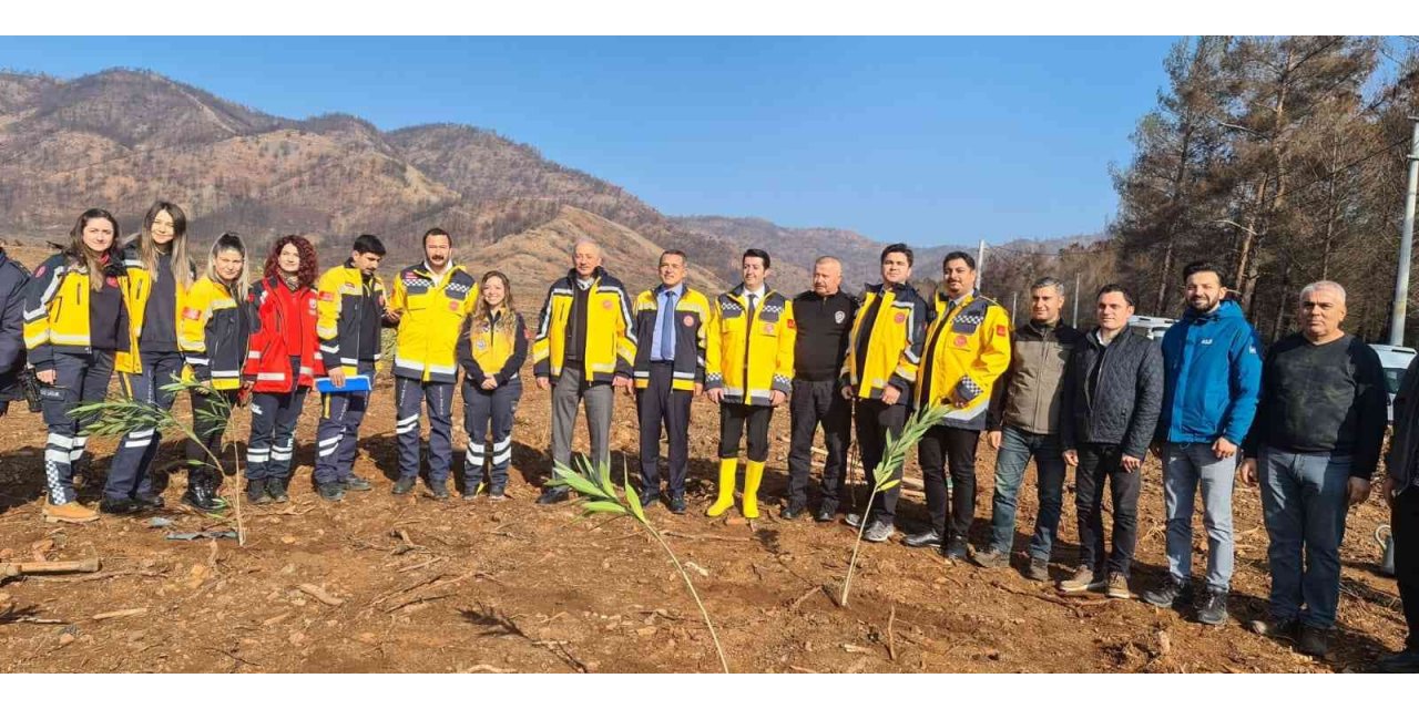 Marmaris’te sağlık çalışanları bin 120 fidanı toprakla buluşturdu