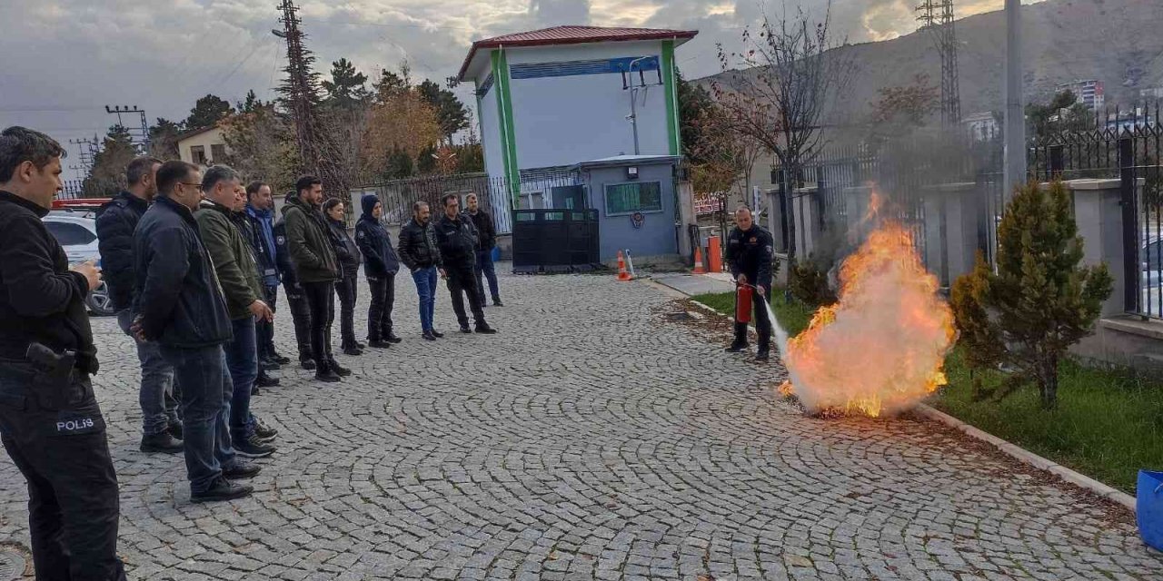 Emniyet görevlilerine yangın ve deprem tatbikatı