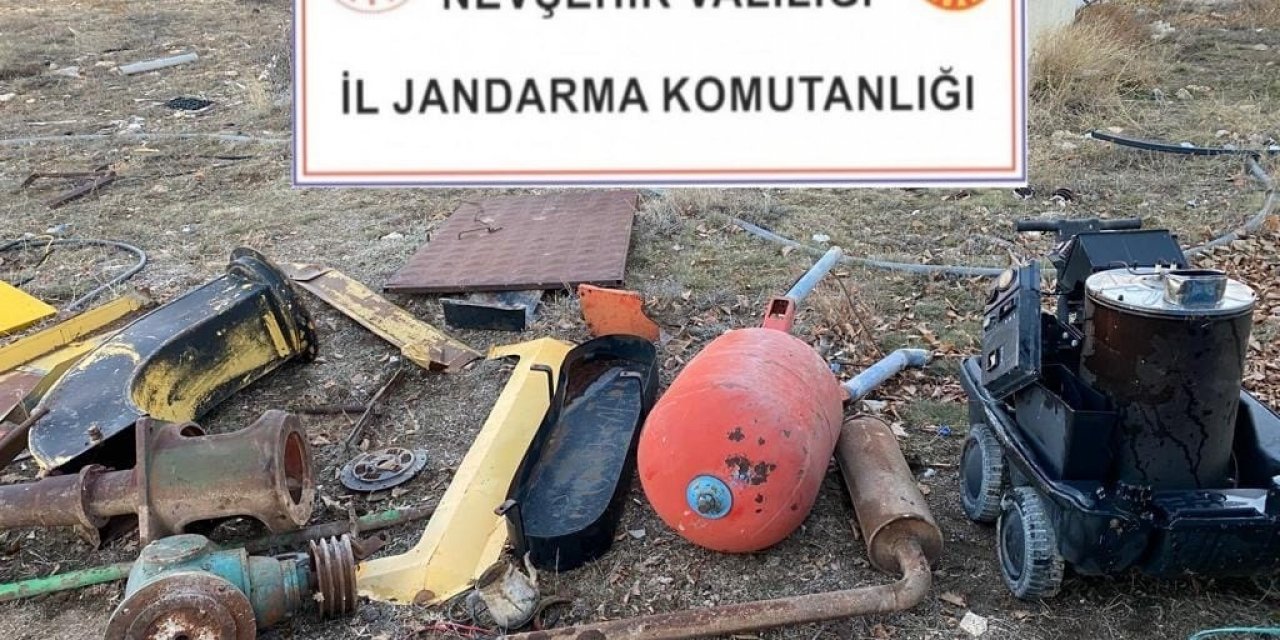 3 hırsız çaldıkları malzemelerle yakalandı