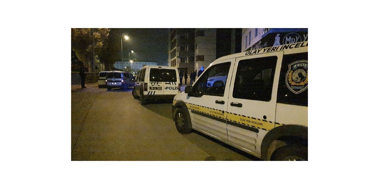 Önüne çıkan iş yerlerine kurşun yağdırdı