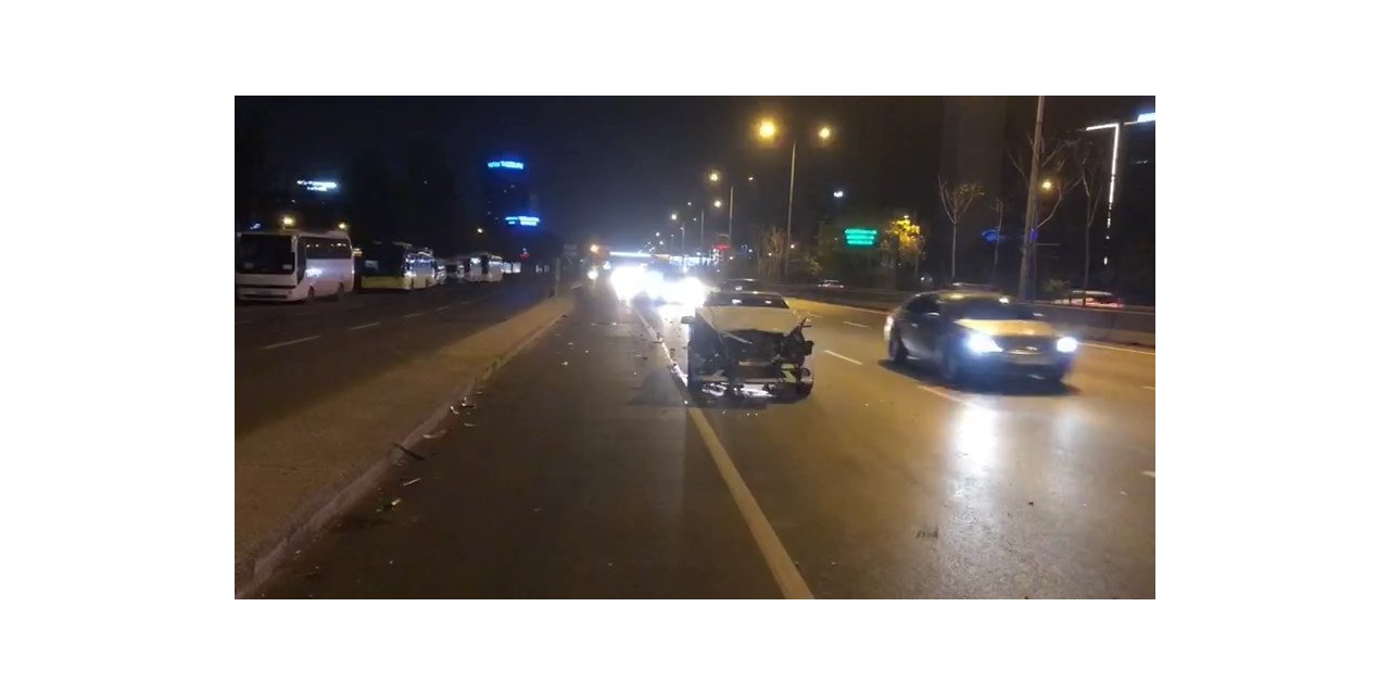 Kadıköy D-100 Kara Yolu’nda 2 araç çarpıştı