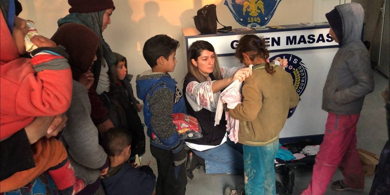 Türk polisinden Avrupa’ya insanlık dersi