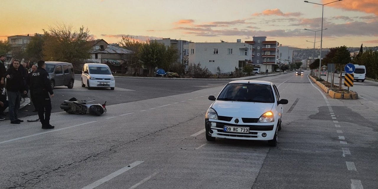 Motosiklet ile otomobil çarpıştı: 1 yaralı