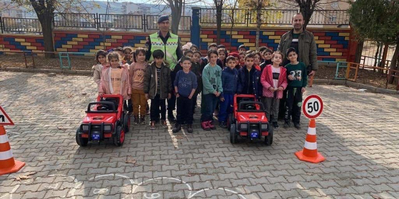 Elazığ’da öğrencilere trafik güvenliği eğitimi verildi
