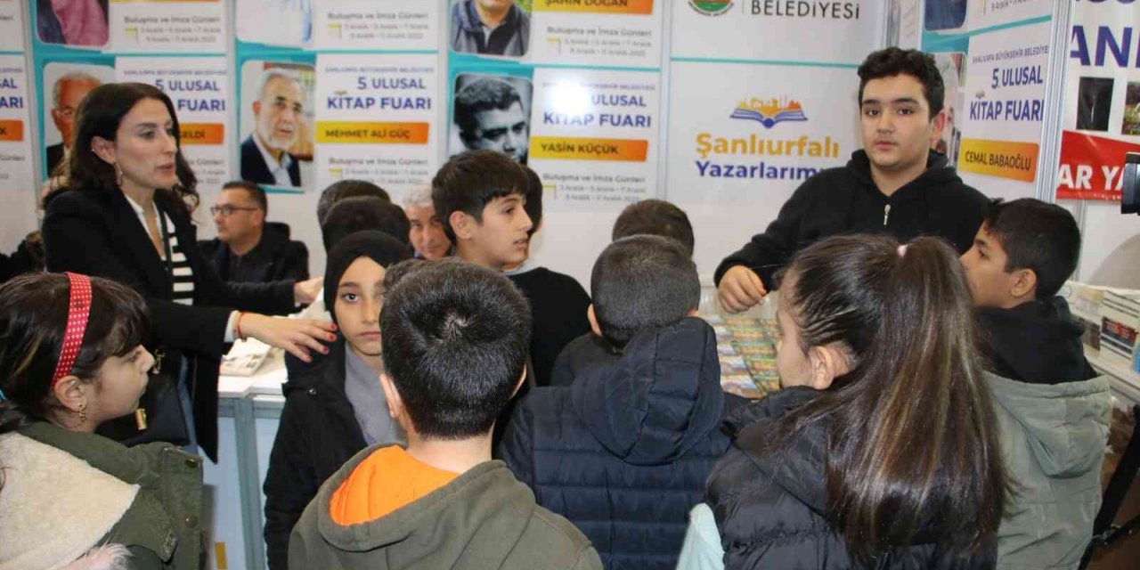 12 yaşında 5 kitap yazan çocuk fuarın gözdesi oldu