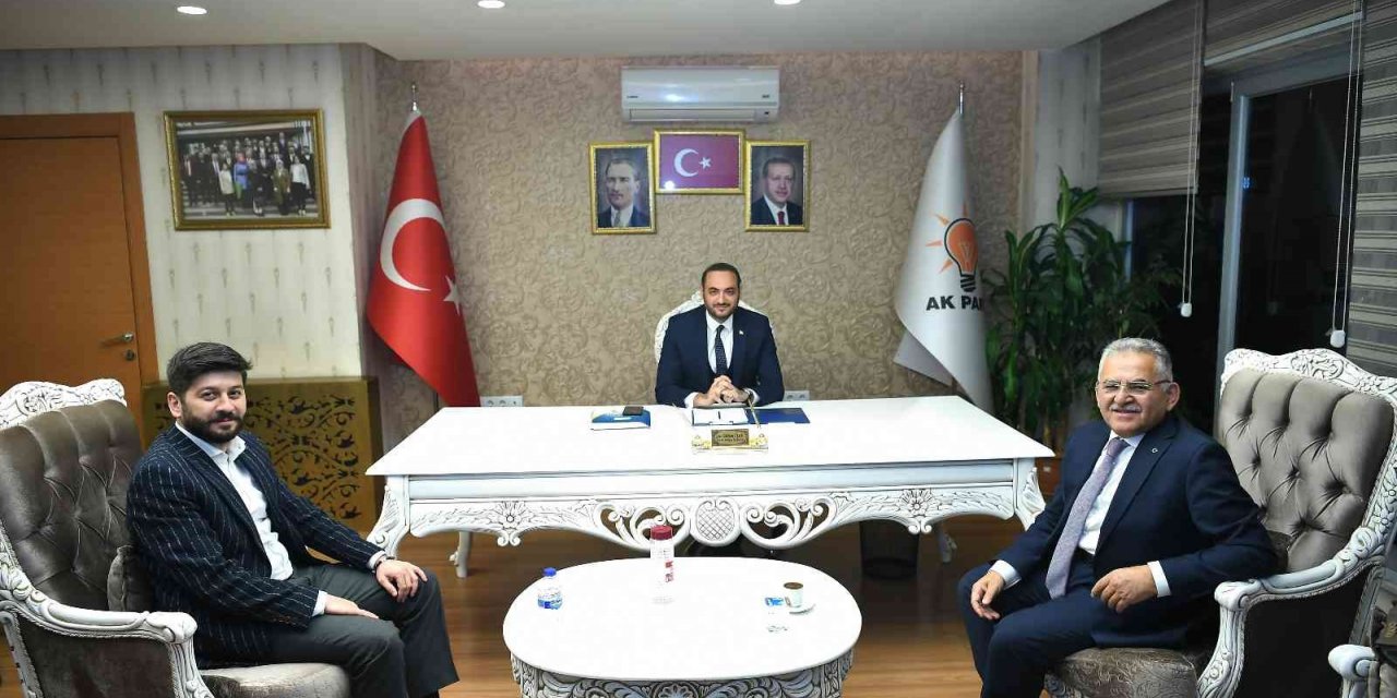 Başkan Büyükkılıç, AK Parti teşkilatlarıyla bir araya geldi