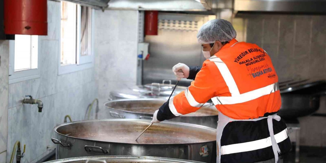 Yüreğir’de her gün 4 bin 200 kişiye sıcak yemek