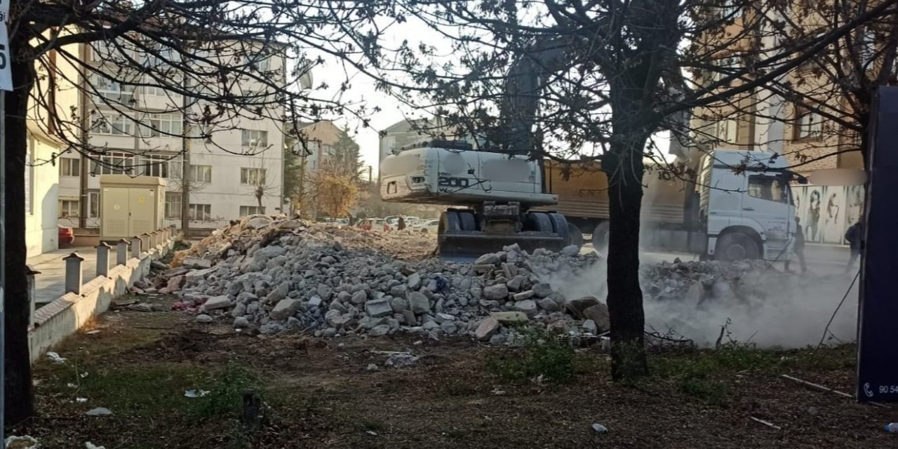 Eskişehir’de metruk binalar yıkılıyor