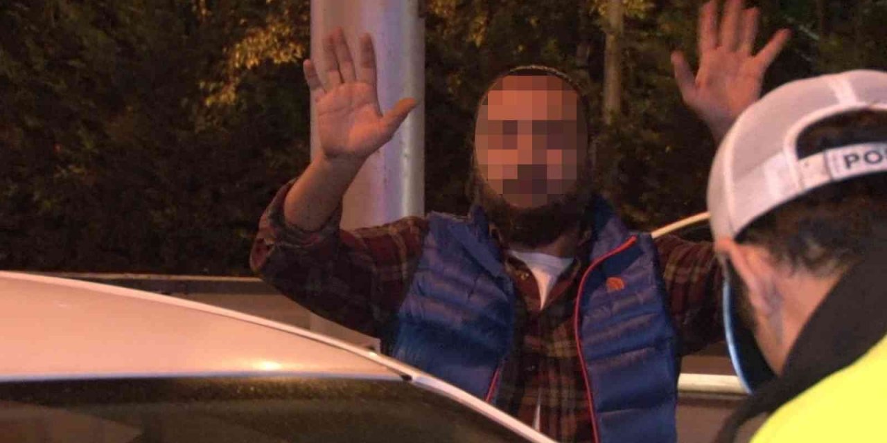 Kadıköy’de trafik denetiminde alkollü çıktı, basın mensuplarına el salladı