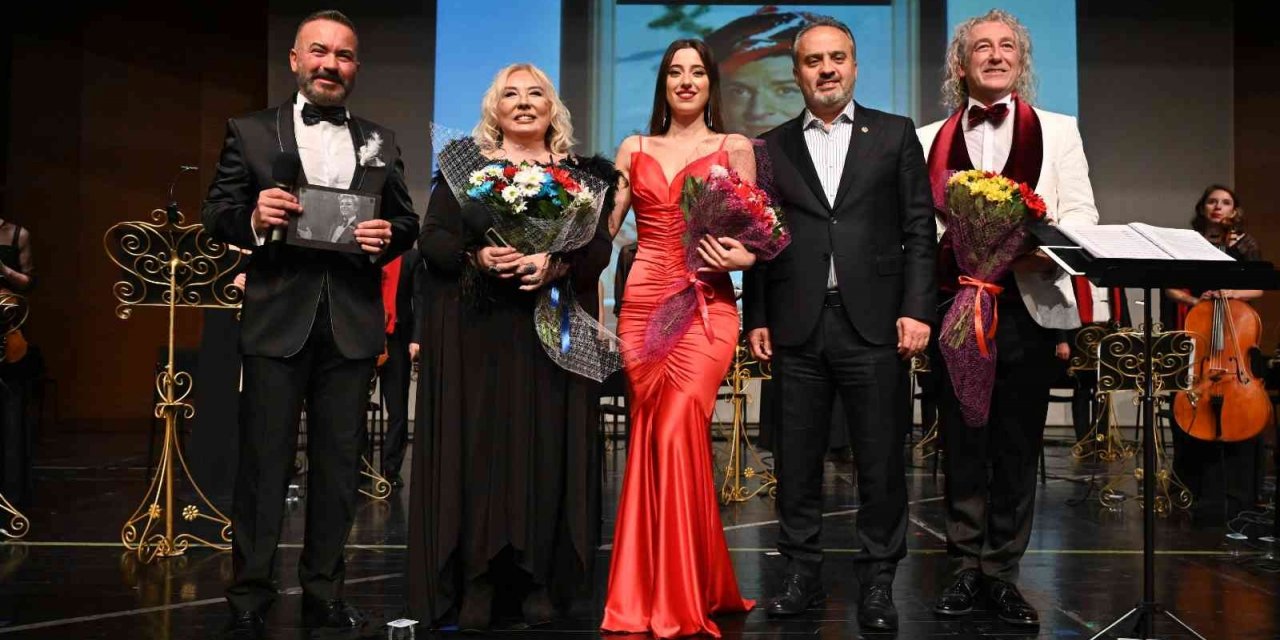 Zeki Müren Bursa’da şarkılarla anıldı