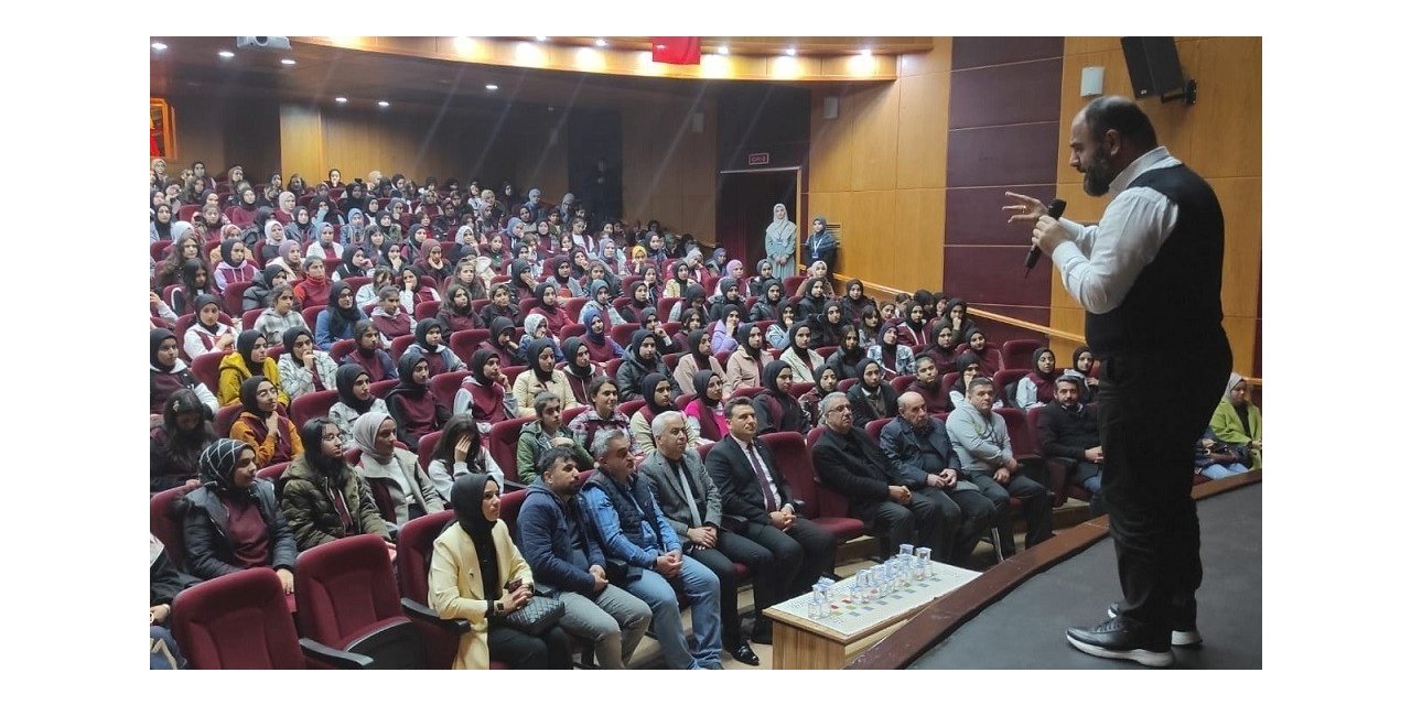 Namaz Dirilişe Çağrı konulu konferans düzenlendi