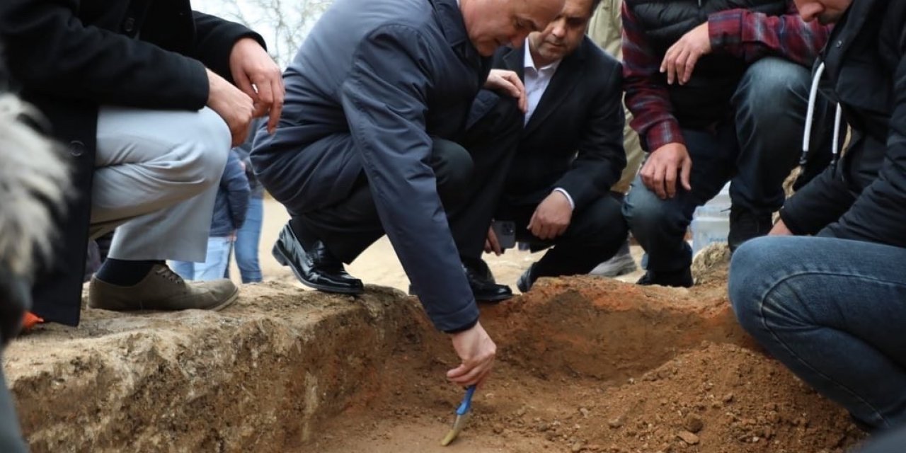 Kazdıkça topraktan adeta tarih fışkırıyor