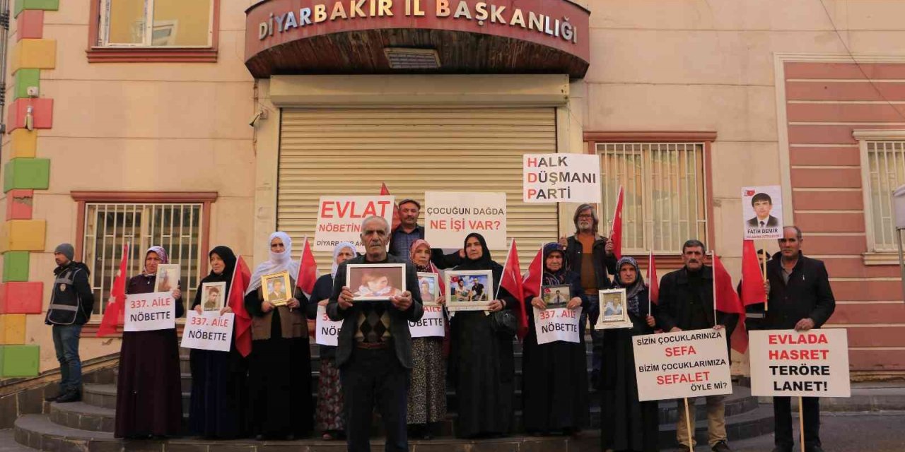 Diyarbakır’da evlat nöbetine 2 aile daha katıldı