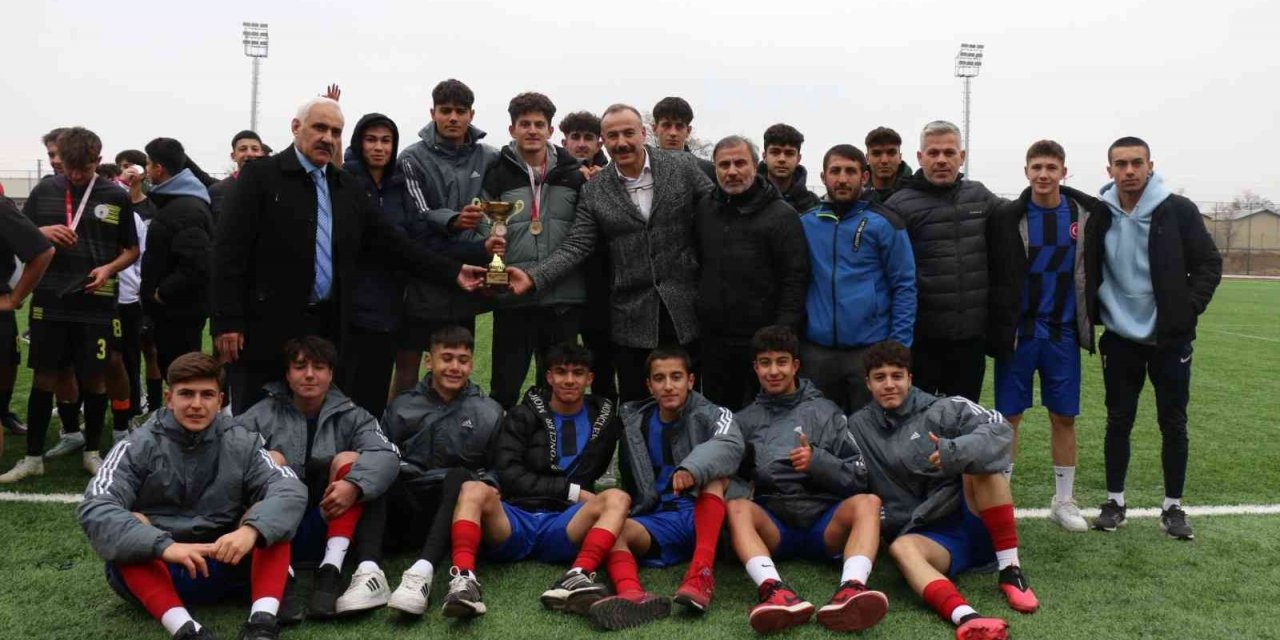 Ahmet Ayık Spor Lisesi şampiyon oldu