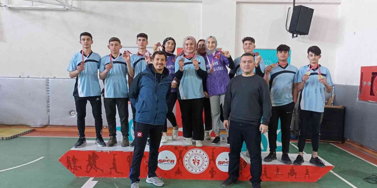 Bileklerin gücüyle en çok madalyayı toplayan okul oldular