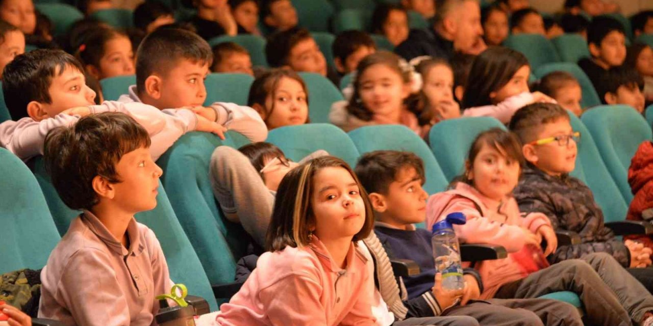 “Kostüm Odası”nı beğeniyle izlediler