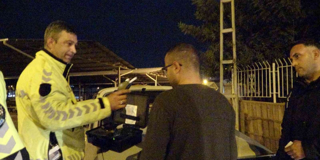 Adana polisinden alkollü sürücüye alkolmetre dersi