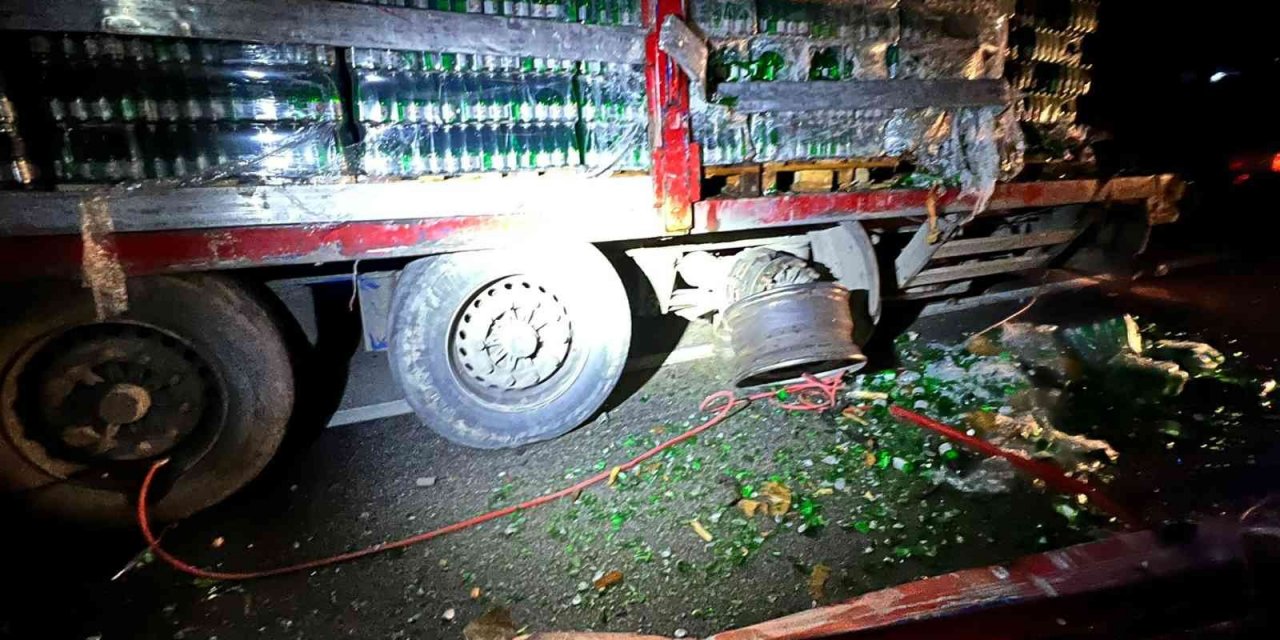 Afyonkarahisar’da gece yarısı feci kaza: Lastik tamiri sırasında 2 kişi hayatını kaybetti