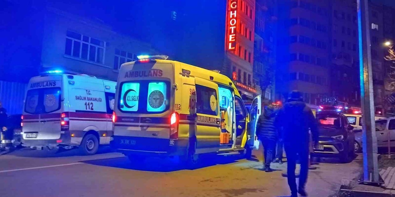 Şişli’de otelde çıkan yangın büyük paniğe neden oldu, 1 kişi dumandan etkilendi